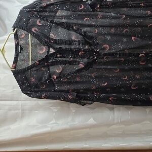 Torrid Black Star Print semi sheer Chiffon Banded Top size 6
